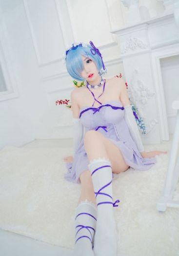 把校花吊起来揉搓双乳_DVD超清免费观看